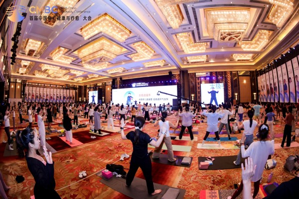 简橙在线教育平台瑜伽导师王蕊,解锁乐龄女性“身心合一”健康密码