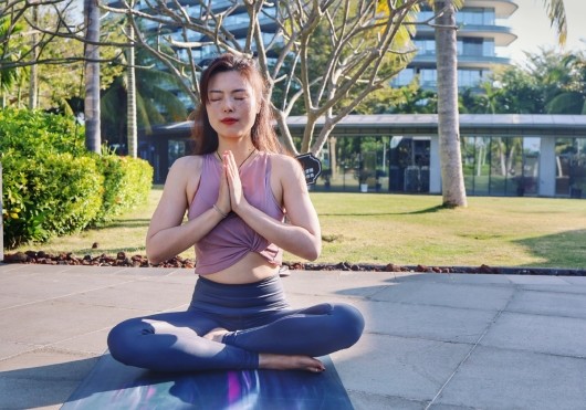 简橙在线教育平台瑜伽导师王蕊,解锁乐龄女性“身心合一”健康密码