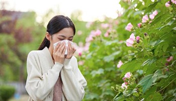 第一批出门体验“公园20分钟效应”的年轻人,被花粉包围了