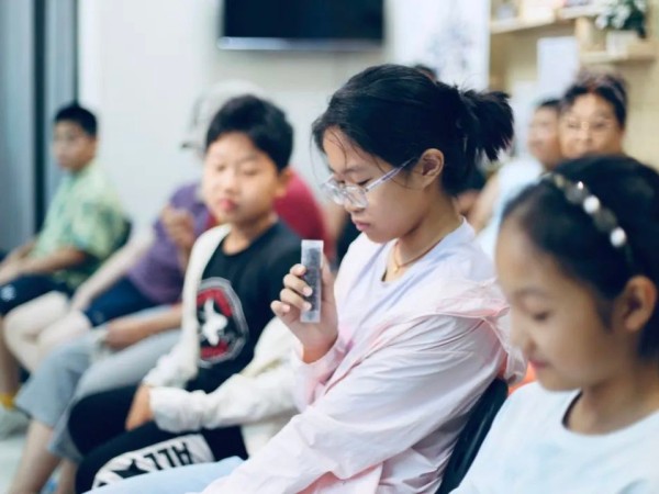 旧书“重生”点亮文明，菜园北里社区漂流书架温暖成长时光