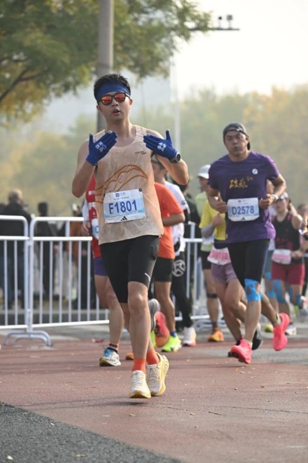 困在马拉松名额里的人 极限运动变成全民狂欢