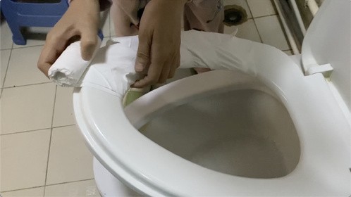 害怕马桶脏又凉，一个妙招来帮忙
