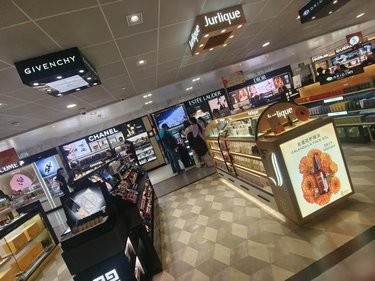 免税店不能拍照。。。
