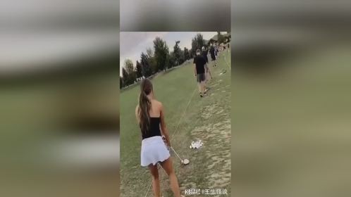 打个球，孩子笑不行了