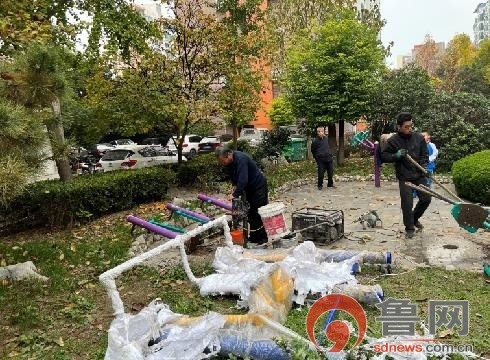 我为群众办实事 更换老旧健身器材 居民尽享健身乐趣