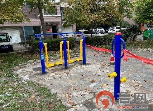 我为群众办实事 更换老旧健身器材 居民尽享健身乐趣