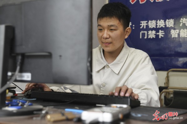 【百姓微生活】“小修小补”增添城市的温度
