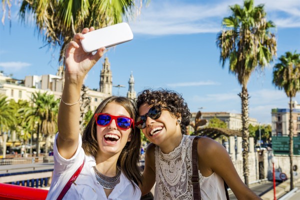Female travel buddies