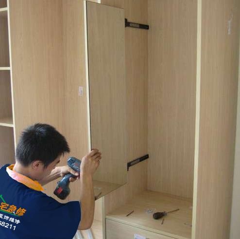 长沙家具维修公司，长沙宅急修维修各种衣柜，鞋柜，桌椅等长沙宅