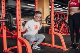 每天徒手深蹲多少个才科学？图片