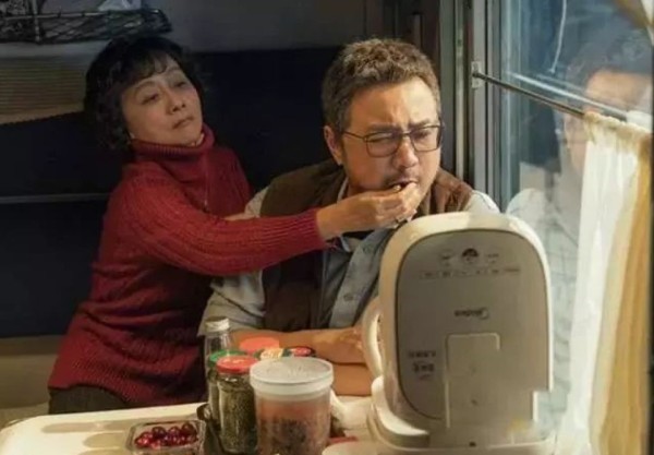 电影《囧妈》(2020)剧照。