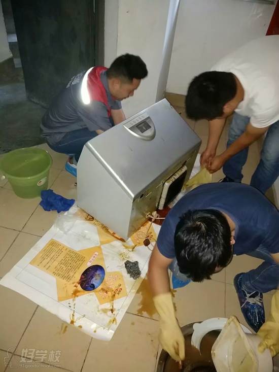 重庆蓝瑞洁家电清洗培训学校 学员风采