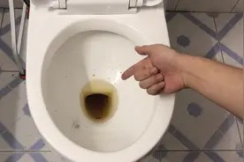 马桶又臭又脏,教你一个清洁妙招,轻松解决这个难题,省钱又实用视频封面