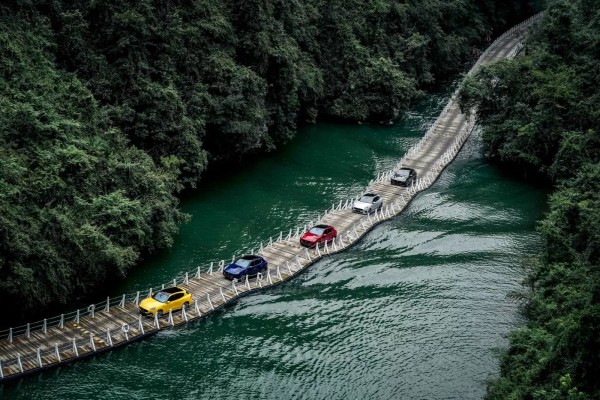 02_鄂西山水间演绎诗意驰骋 (1)