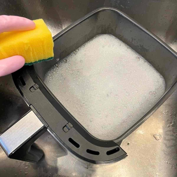 air-fryer-cleaning