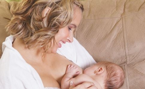 哺乳期乳房刺痛怎么办 哺乳期乳房刺痛的原因 哺乳期如何保养乳房