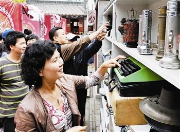 中老年摄影书画展百姓生活老物件展开办