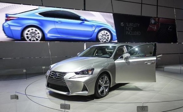 生活中常见的汽车,要如何省油呢,怎么买保险更划算-有驾