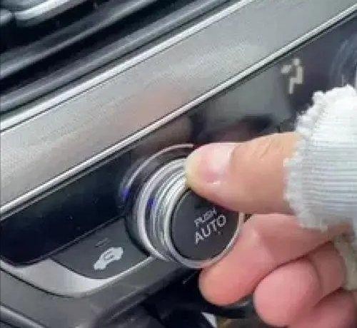 冬天车窗起雾怎么办?冷风除雾是最傻的,老司机教你一招-有驾