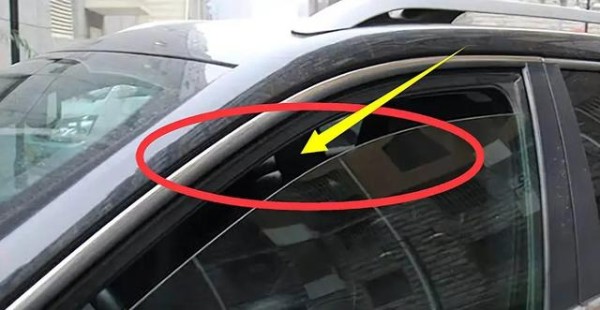 冬天车窗起雾怎么办?冷风除雾是最傻的,老司机教你一招-有驾