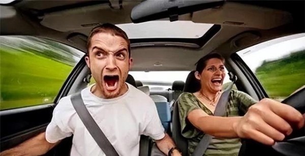 冬天车窗起雾怎么办?冷风除雾是最傻的,老司机教你一招-有驾