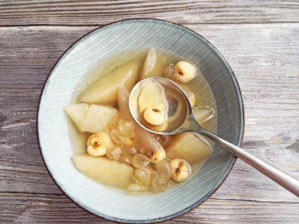 莲藕雪梨羹制作过程图