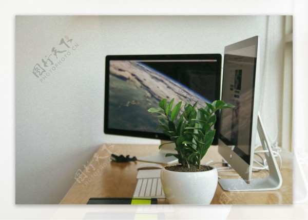 简约办公室桌面图片