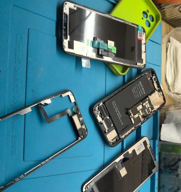 iPhone屏幕维修与更换(教你如何自己更换iPhone屏幕)