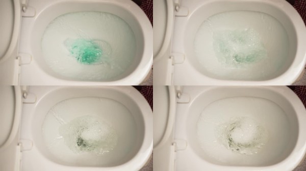 绿色马桶清洁剂快速溶解,产生强力清洁泡沫,分解污垢,消毒陶瓷马桶表面。