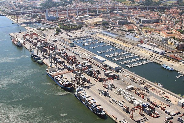 家用装饰品外贸进出口：从流程到市场的全方位指南