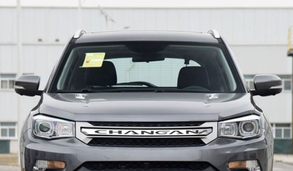 挡风玻璃可以用洗洁精洗吗-有驾