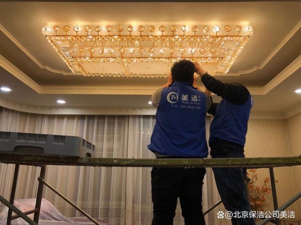 客厅玻璃灯发黄怎么快速清洗干净？-第1张图片-索能光电网