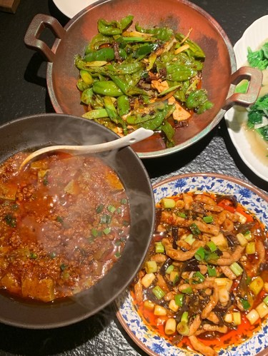 都冒烟了 真是有锅气的一桌菜