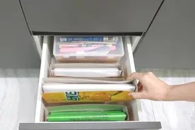 废旧盒子别丢,简单改改做收纳筐,塑料袋收拾得整整齐齐,不花钱图片