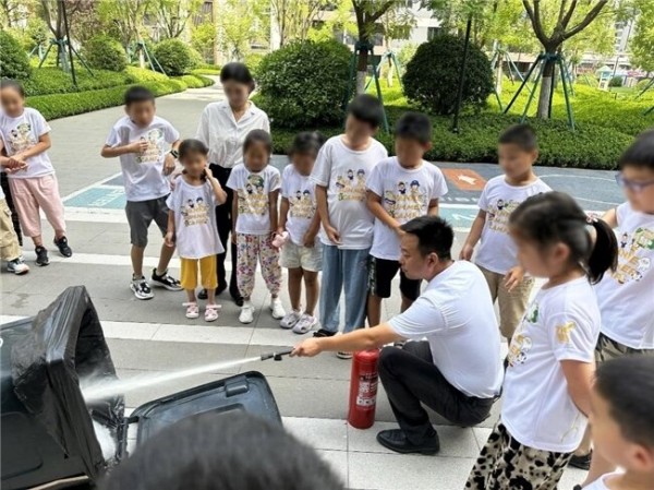 95项服务标准打造儿童友好生活圈 万科物业发布行业首份《社区儿童物业服务手册》