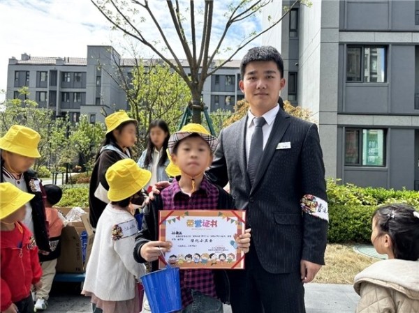 95项服务标准打造儿童友好生活圈 万科物业发布行业首份《社区儿童物业服务手册》