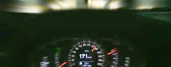 驾驶安全必备:十大技巧助你行车无忧-有驾