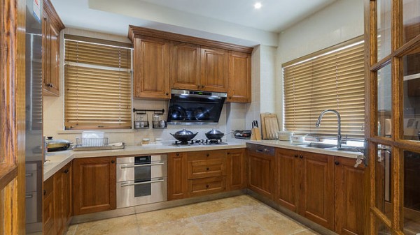 美式风格别墅厨房装修设计效果图