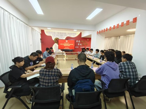 共架连心桥 同绘新图景 ——后勤管理处召开生活三区学生代表“面对面”座谈会