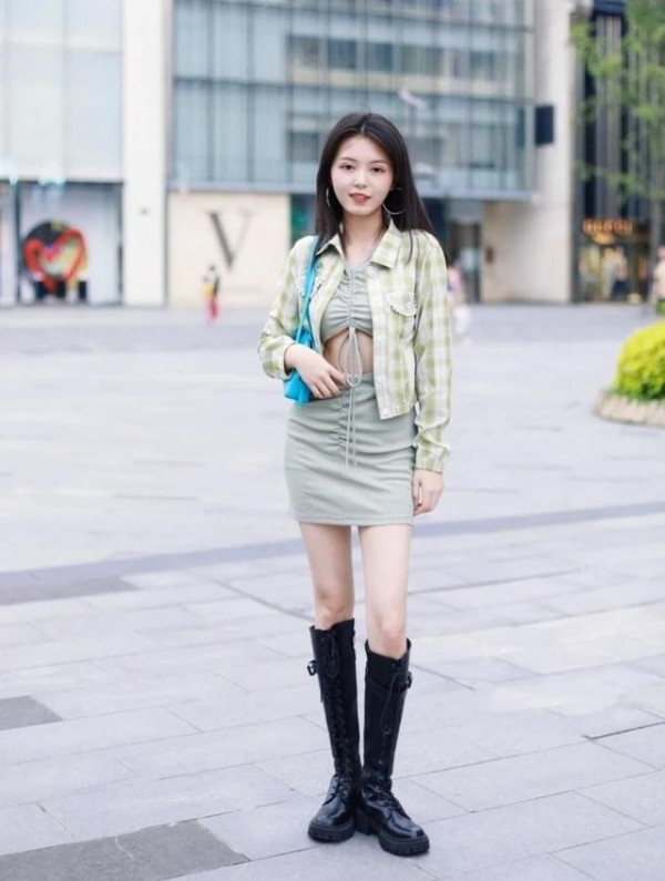 先别急着穿针织衫，现在流行这“3款单品”，换季照着穿太美了