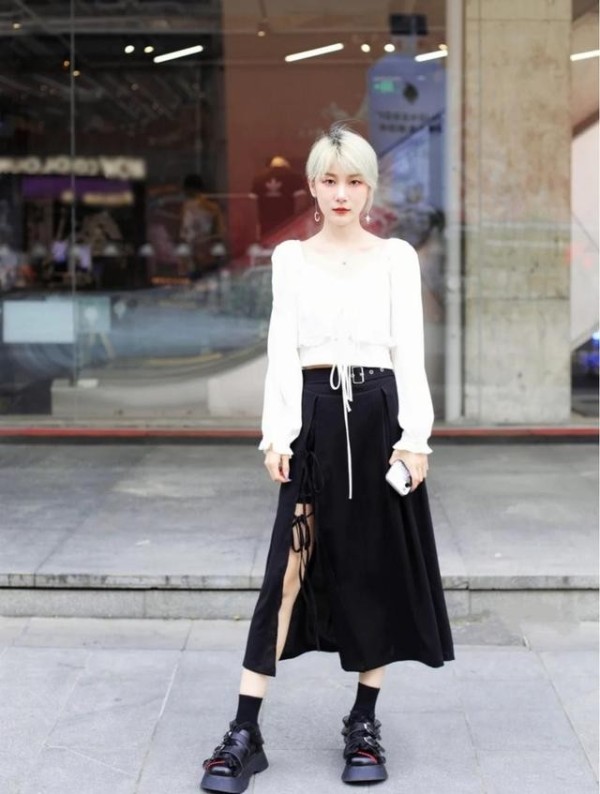 先别急着穿针织衫，现在流行这“3款单品”，换季照着穿太美了