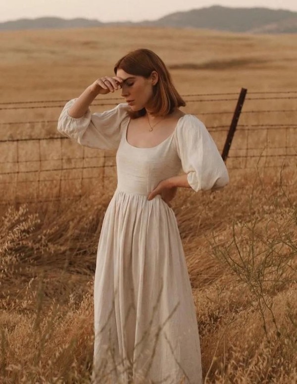 先别急着穿针织衫，现在流行这“3款单品”，换季照着穿太美了