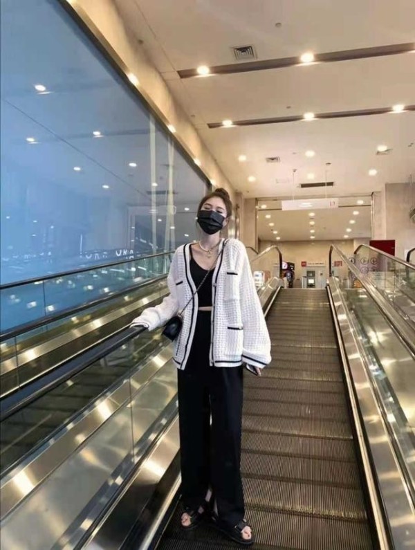 先别急着穿针织衫，现在流行这“3款单品”，换季照着穿太美了