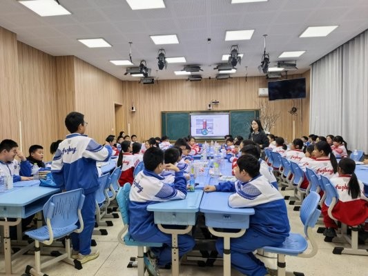 济宁太白湖新区许庄街道滨湖社区举办“敢作气候担当，点亮儿童未来”创意活动