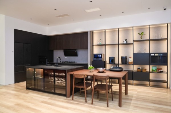 图:松下喜马拉雅系列嵌入式厨电套系