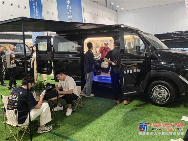 中国重汽轻型汽车登陆广州国际房车展,为户外向往定制移动空间