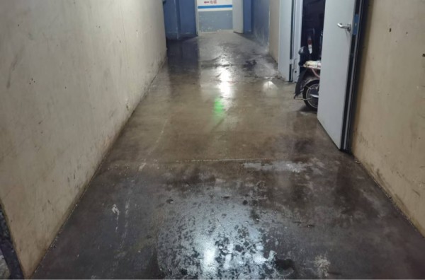 泰山区徐家楼街道新华社区:地下车库“焕新”行动 扫出整洁新体验