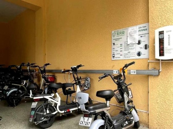 电动车充电别瞎搞，每天充电vs没电再充，电池寿命差两年-有驾