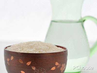 淘米水洗脸的方法