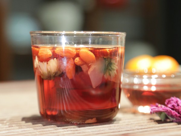 黄花枸杞茶成品饮用图